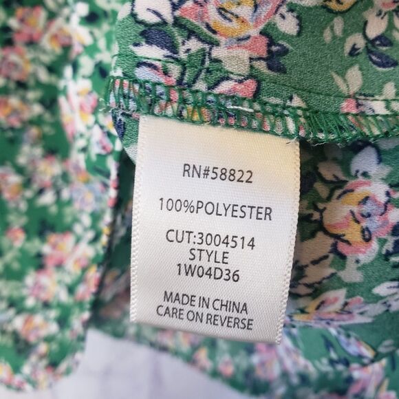 MAX STUDIO Floral Flutter-Sleeve V-Neck Blouse Green 1X - Picture 6 of 8